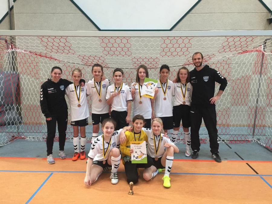 U13 begeistert bei Hallenturnieren