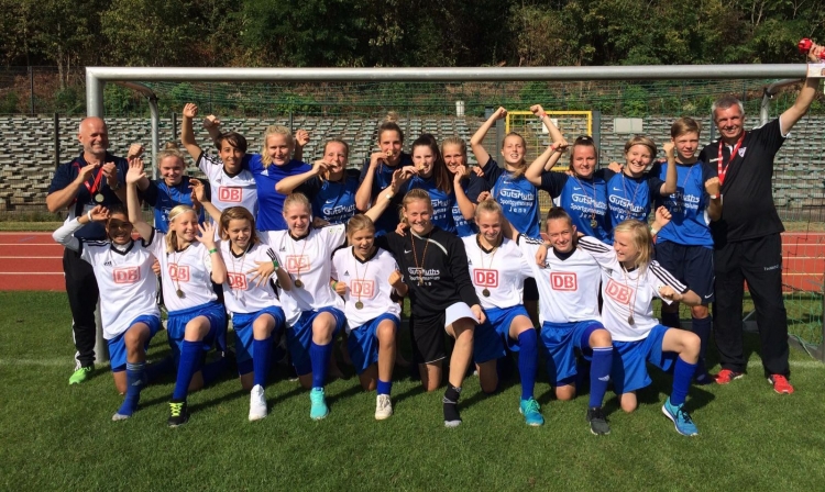 Gold und Bronze für die Jenaer Fußballerinnen - USV-Spielerinnen erfolgreich beim Bundesfinale von "Jugend trainiert für Olympia" in Berlin