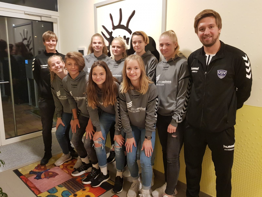 U17 des FF USV Jena besucht Elterninitiative für krebskranke Kinder
