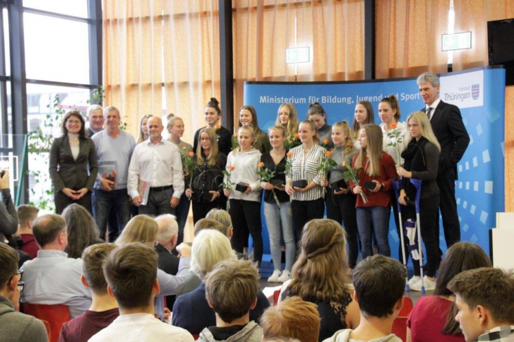 Ehrung unserer Sportschülerinnen - Unsere Spielerinnen des Sportgymnasiums "Johann Christian Friedrich GutsMuts" Jena wurden für ihre erfolgreiche Teilnhame bei&#8230;