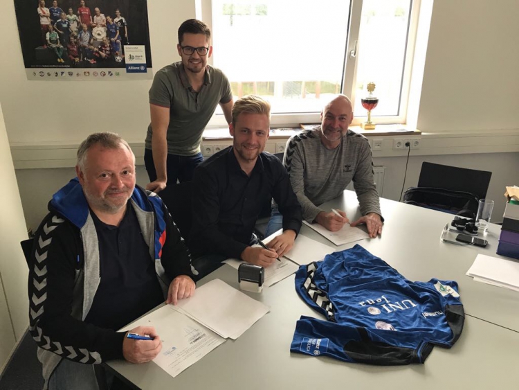 FF USV Jena kooperiert mit Teamsport-Profis von deinTEAM24.de - Zur vergangenen Saison schloss der Jenaer Frauen-Erstligist einen Fünfjahresvertrag mit Ausrüster hummel ab. Zu Beginn&#8230;