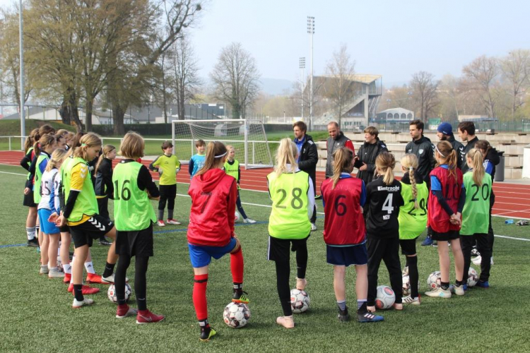 FF USV Jena sichtet neue Talente - 29 Spielerinnen wollen aufs Sportgymnasium und zeigen, was sie können.