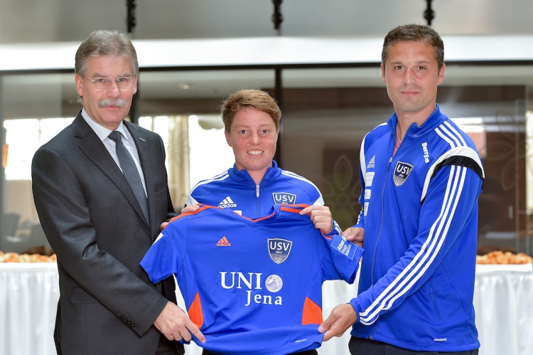Friedrich-Schiller-Universität Jena bleibt weiterhin Trikotpartner des FF USV - Die Friedrich-Schiller-Universität Jena (FSU) ist auch in der Saison 2015/16 offizieller Trikotpartner der Jenaer Bundesliga-Frauen.