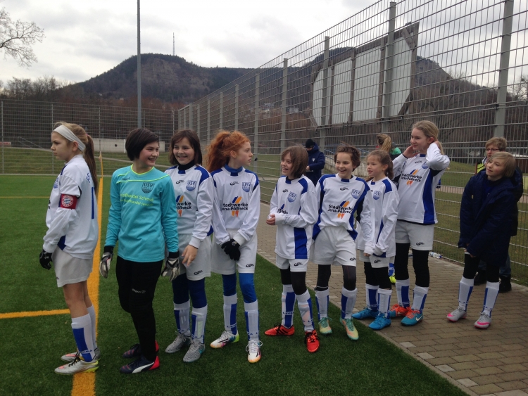 FF USV U13 mit bärenstarkem Auftritt im Pokal gegen SV Lobeda 77 I - Vergangenen Samstag ging für die U13 des FF USV Jena die lange Winterpause zu Ende.